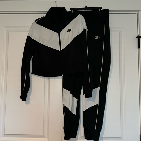 Nike Other - Nike Tracksuit